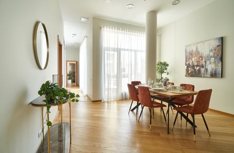 Seating area, Dining area