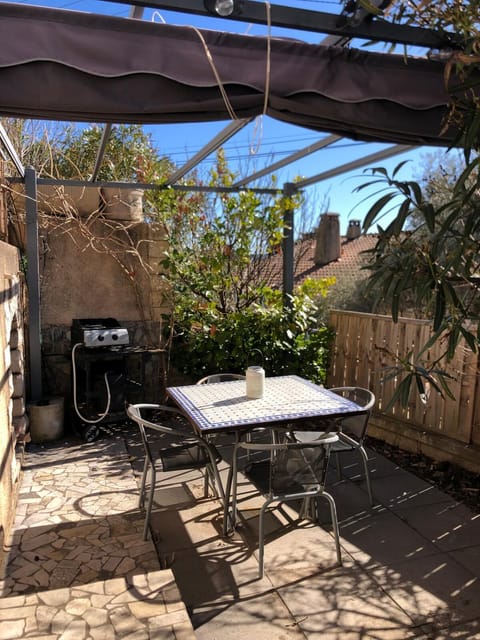 Appartement sur la colline avec accès piscine Apartment in Manosque