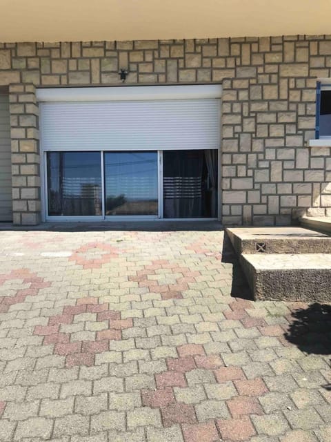 Appartement sur la colline avec accès piscine Apartment in Manosque