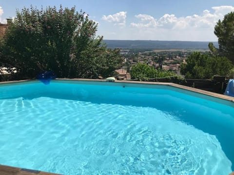 Appartement sur la colline avec accès piscine Apartment in Manosque