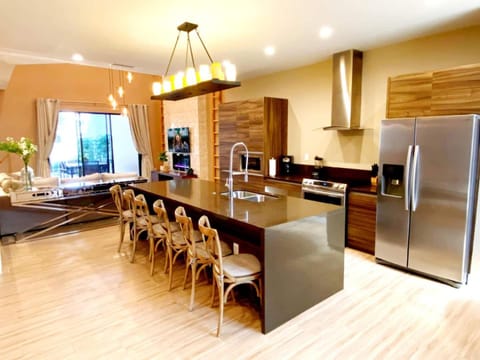 Premium Home wSummer Kitchen, 7 min from Disney House in Bay Lake
