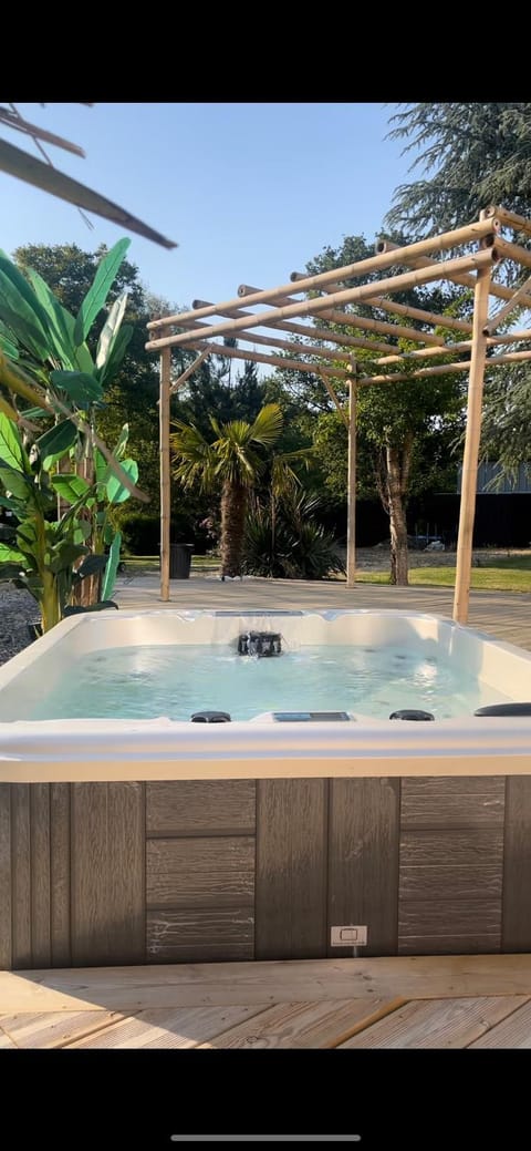 Natural landscape, Garden, Hot Tub, Hot Tub
