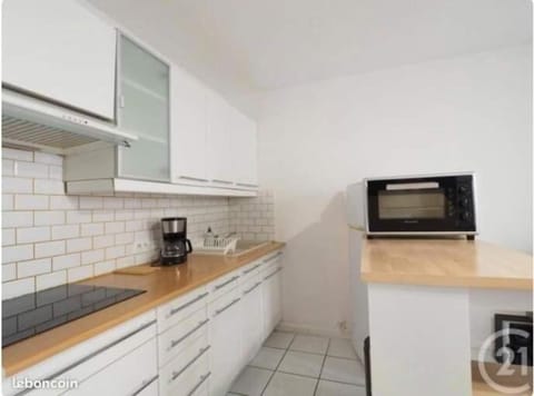 Coffee/tea facilities, Kitchen or kitchenette, minibar, stove, toaster