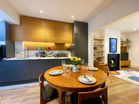 Dining area, kitchen