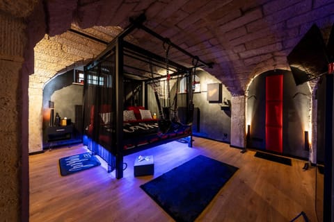 Bed, Game Room, TV and multimedia, Living room, Bedroom
