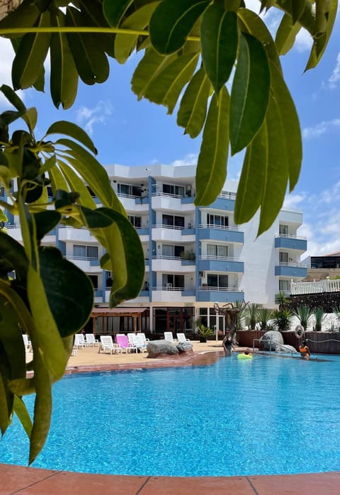 Property building, Natural landscape, Pool view, Swimming pool, Swimming pool, sunbed