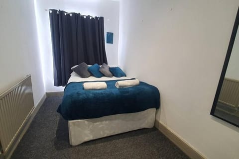 Free Netflix, Large House, Great Price Apartment in Cardiff