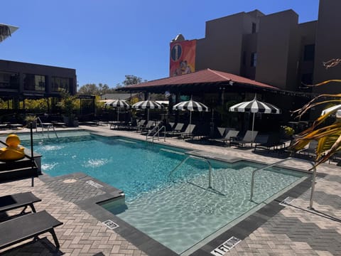 Property building, Swimming pool, sunbed