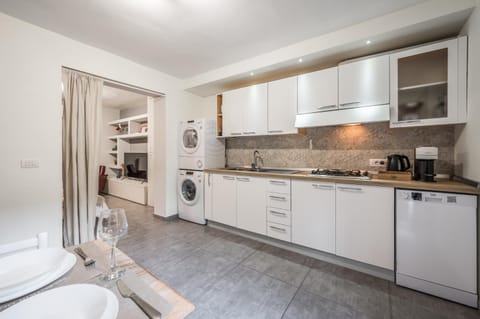 Kitchen or kitchenette, kitchen, kitchen