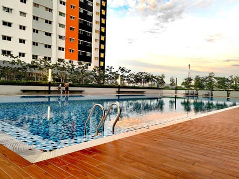 Property building, Day, Pool view, Swimming pool
