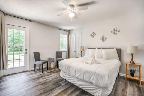 Fenced Yard Centrally Located-Parkway Village Pad House in Memphis