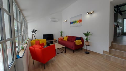 Communal lounge/ TV room, TV and multimedia, Living room, Seating area