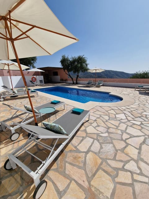 Day, Mountain view, Pool view, Swimming pool, sunbed