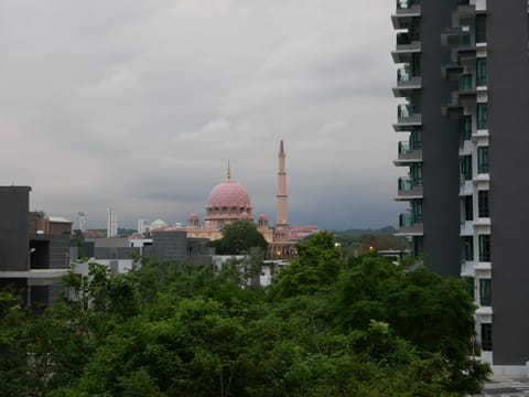 Property building, Nearby landmark, City view, Landmark view