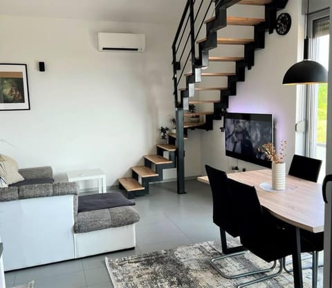 TV and multimedia, Living room, Dining area