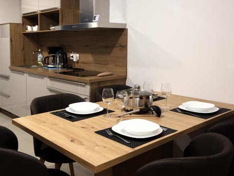 Dining area, kitchen