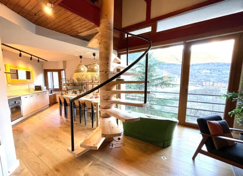 Balcony/Terrace, Kitchen or kitchenette, Dining area, Mountain view