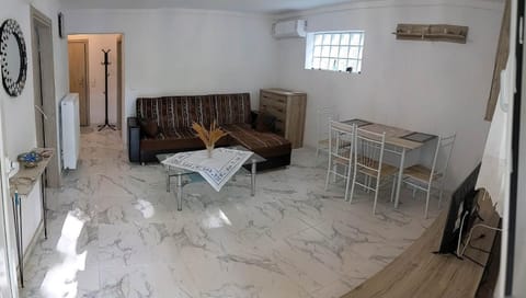 Living room, Seating area, Dining area, air conditioner