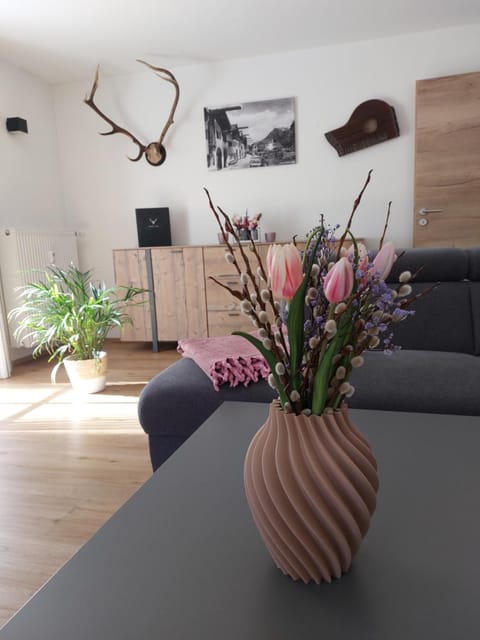 Spring, Living room, Seating area