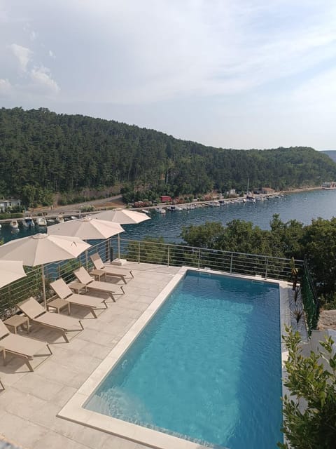 Pool view, Swimming pool, sunbed
