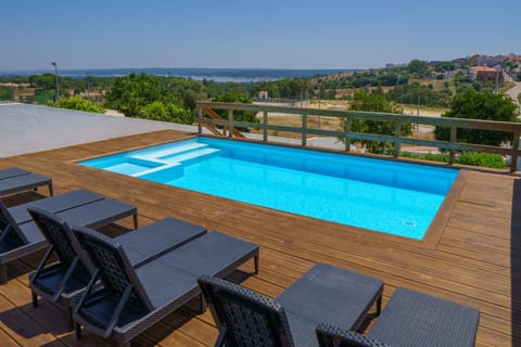 Natural landscape, View (from property/room), Balcony/Terrace, Pool view, Swimming pool, sunbed