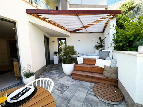 Hot Tub, Balcony/Terrace