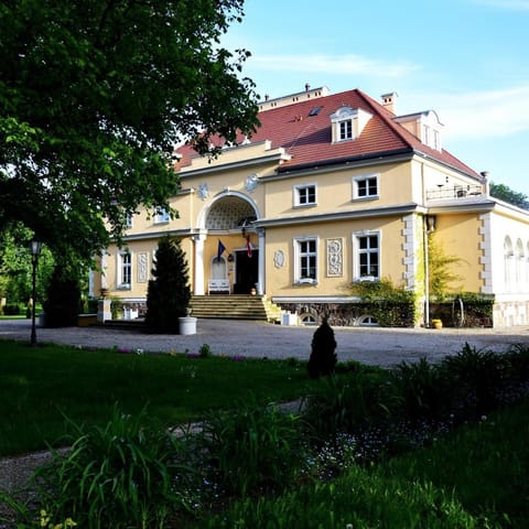 Property building, Spring, Day, Garden, Garden view