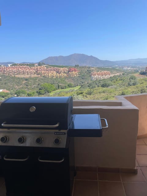 BBQ facilities, Balcony/Terrace, Mountain view