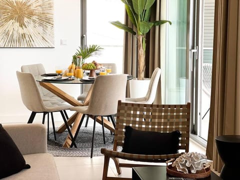 Seating area, Dining area