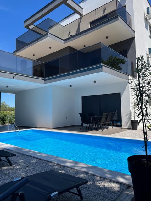Property building, Swimming pool