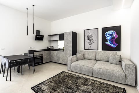 Kitchen or kitchenette, Living room, Seating area, Dining area, minibar