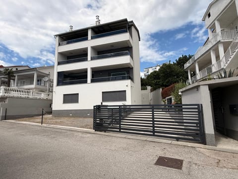 Property building, Day, Neighbourhood, Street view