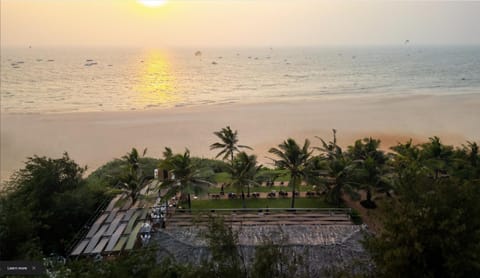 Restaurant/places to eat, View (from property/room), Beach, Beach, Sea view, Sunset