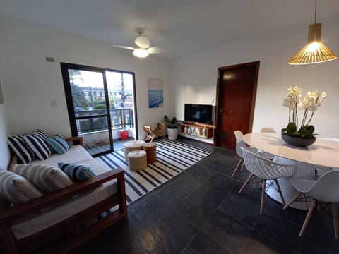 Living room, Seating area, Dining area, fireplace