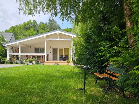 Property building, Patio, Facade/entrance, Day, Natural landscape, Garden, Garden view