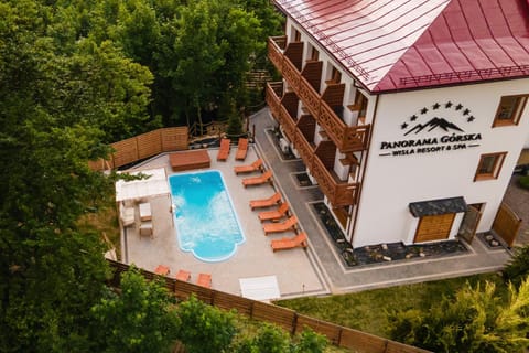 Property building, Day, Pool view, Swimming pool, sunbed