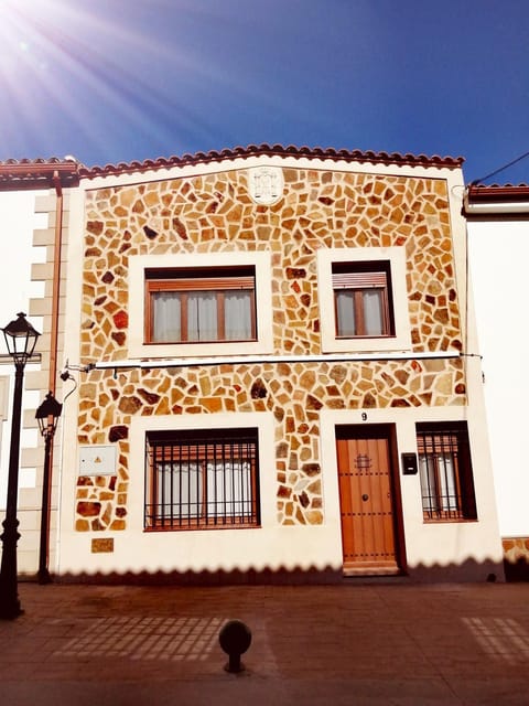 Property building, Facade/entrance, Location, Family, stove, air conditioner