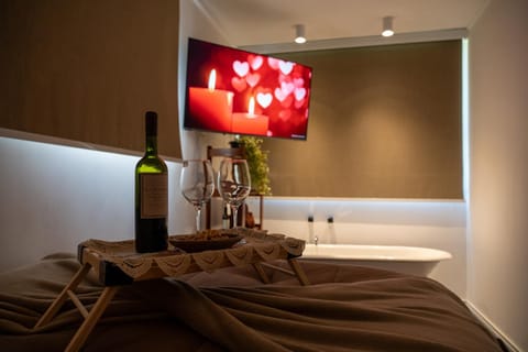 Bed, Bathroom, TV and multimedia, View (from property/room), Bedroom, Bath