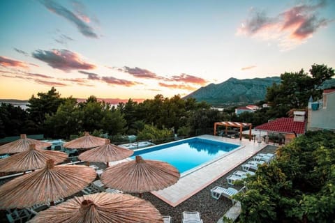 Day, Natural landscape, Pool view, Swimming pool, Swimming pool, Sunset, sunbed