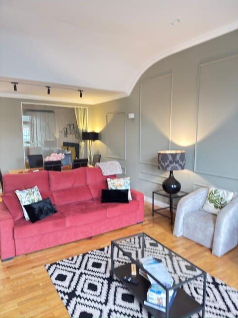 Living room, Seating area