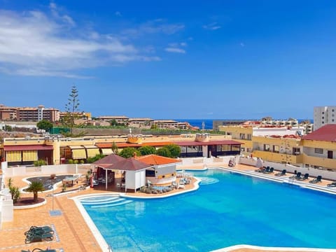 Pool view, Sea view