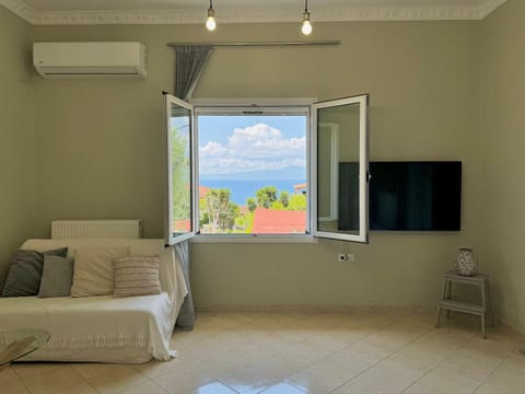 TV and multimedia, View (from property/room), Photo of the whole room, Seating area, Mountain view, Sea view, air conditioner
