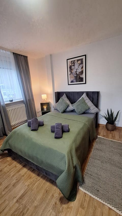 Bed, Living room, Photo of the whole room, Seating area, Bedroom