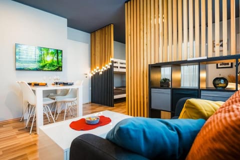 TV and multimedia, Kitchen or kitchenette, Living room, Seating area, Dining area