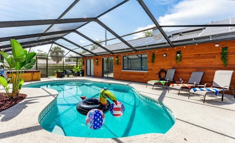 Property building, Patio, Swimming pool, Swimming pool