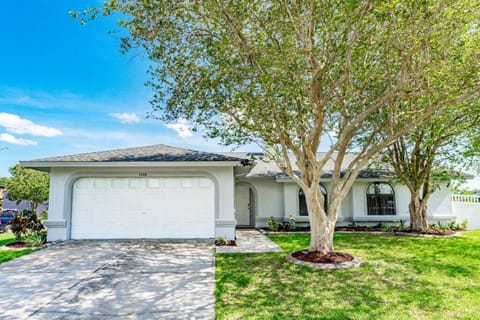 The Pelican/Pool/HotTub/GameRoom House in Brandon