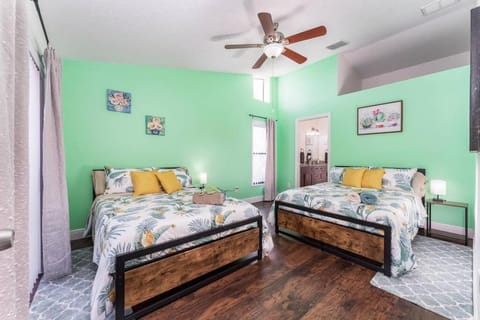 The Pelican/Pool/HotTub/GameRoom House in Brandon