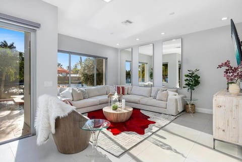 Living room, Pool view