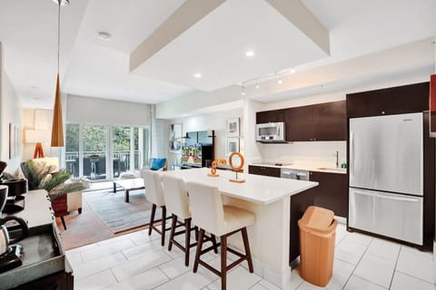 Balcony/Terrace, Kitchen or kitchenette, Living room, Dining area, microwave, stove, kitchen