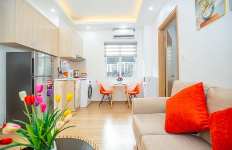 Kitchen or kitchenette, Living room, Seating area, Dining area, minibar, oven, pet friendly, stove
